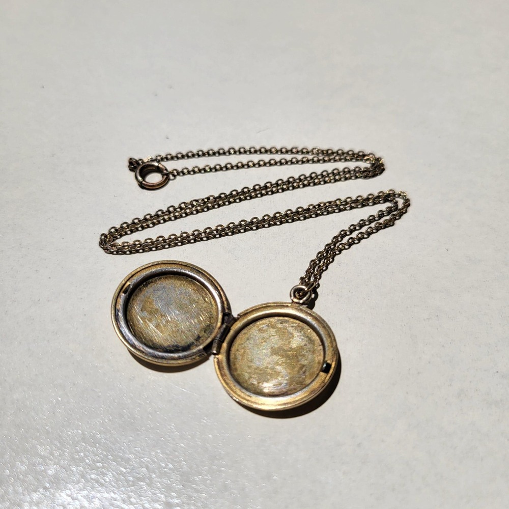 12K Gold Filled Round Floral Etched Locket Necklace Vintage Keepsake - Picture 8 of 11